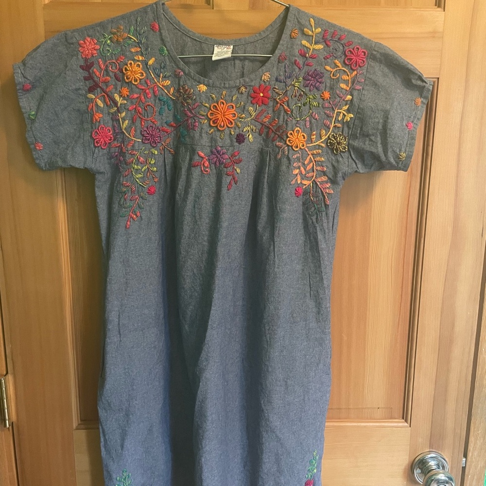 Embroidered Floral Mini Dress in Denim Size Small